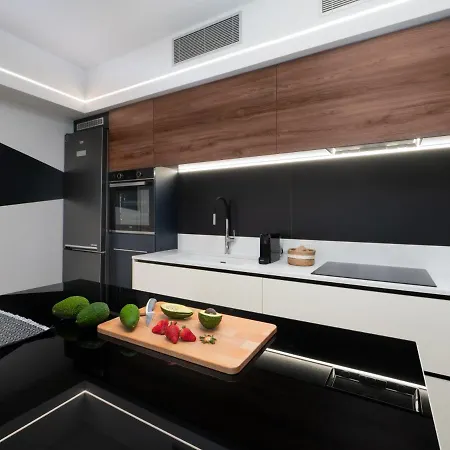 The H Experience - Stylish 2bd With Balcony In Center Διαμέρισμα