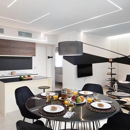 The H Experience - Stylish 2bd With Balcony In Center *